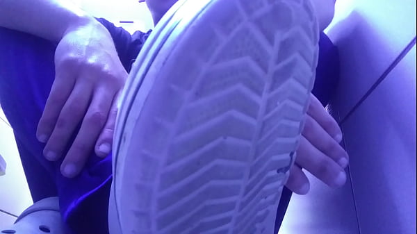 RELAXING MY TIRED FEET AND SWEATY SOLES
