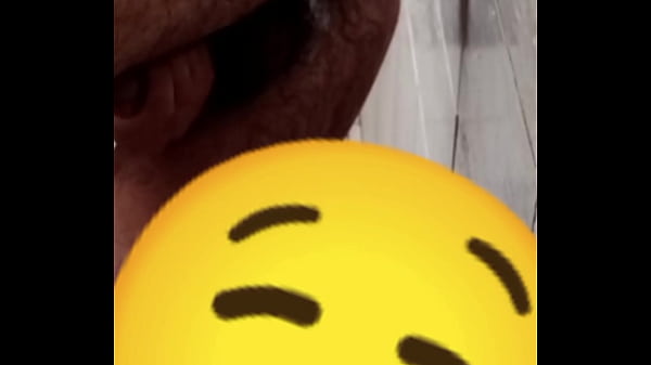 Metiendome mi dildo hasta venirme