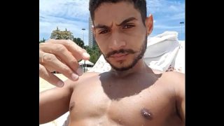 Pegando aquele sol para marcar o bronze